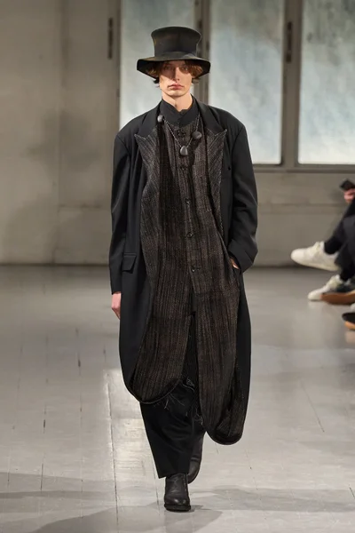 Look 8